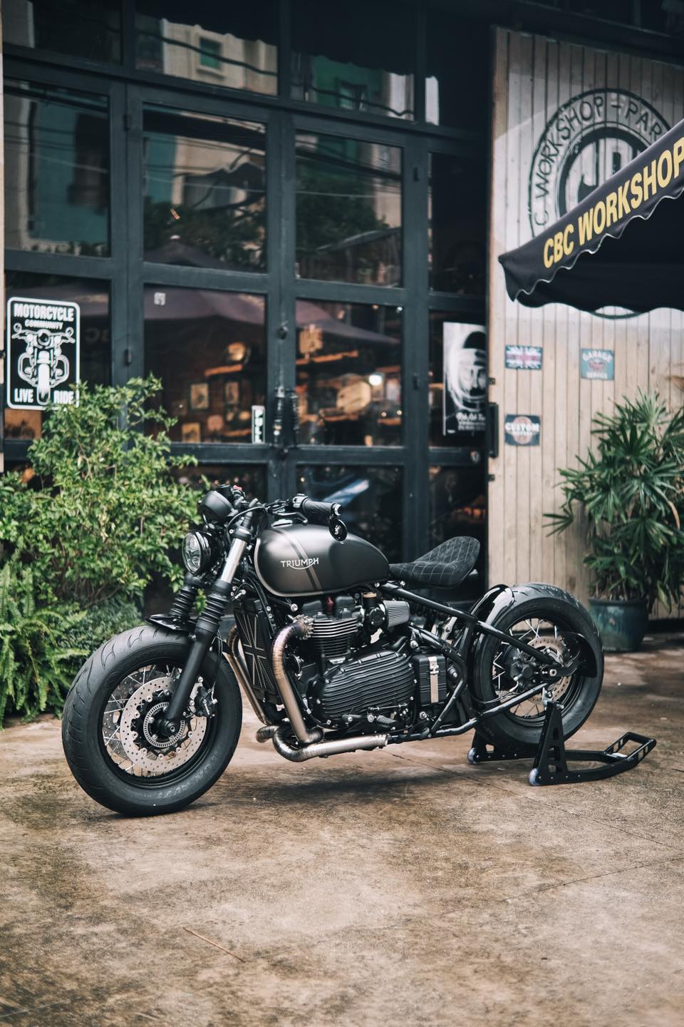 Triumph Bobber - Dọc