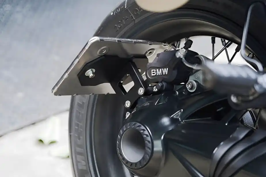 Pát Biển Số R NineT gắn hông