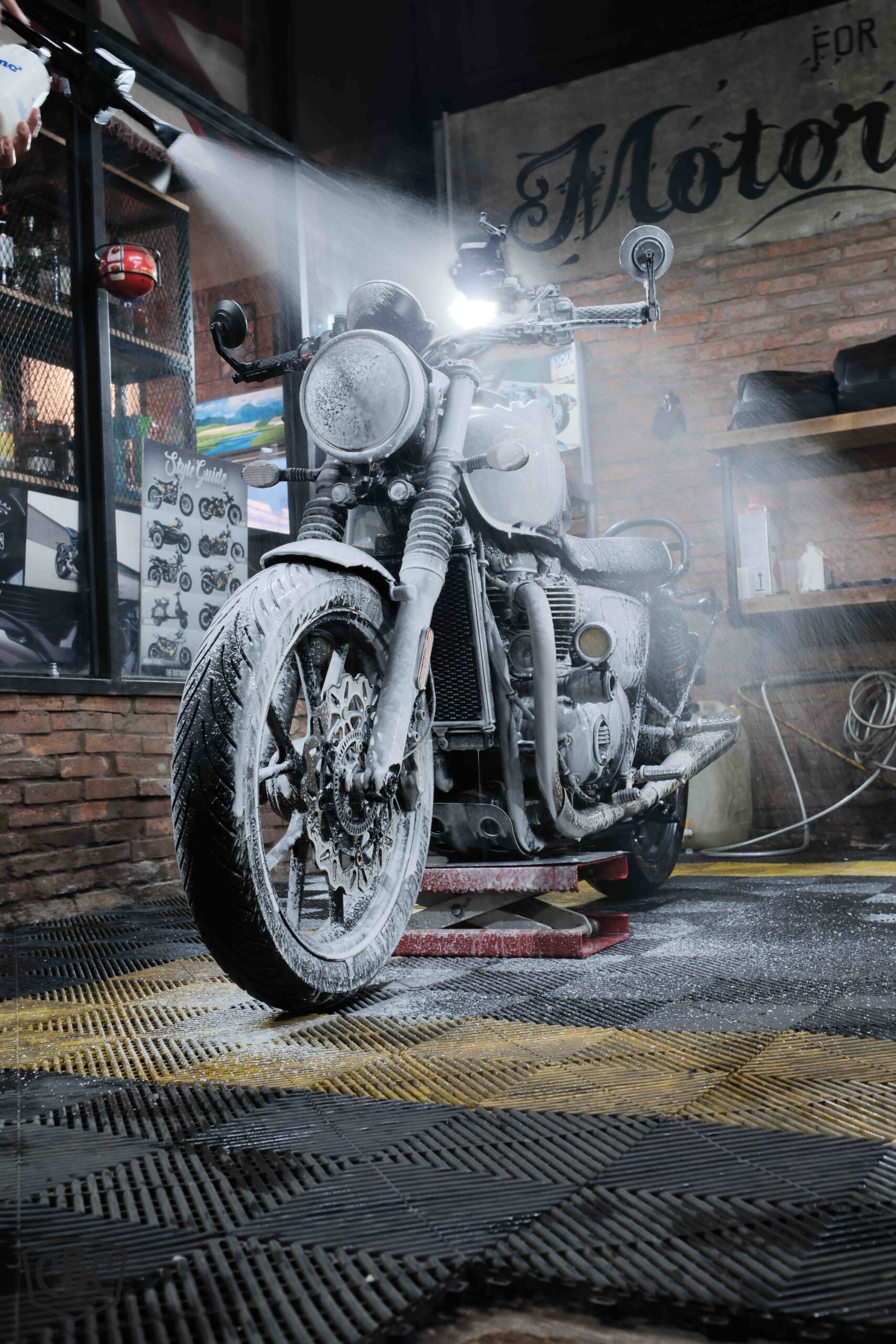 Rửa xe moto xe PKL và dưỡng sên tại HCM