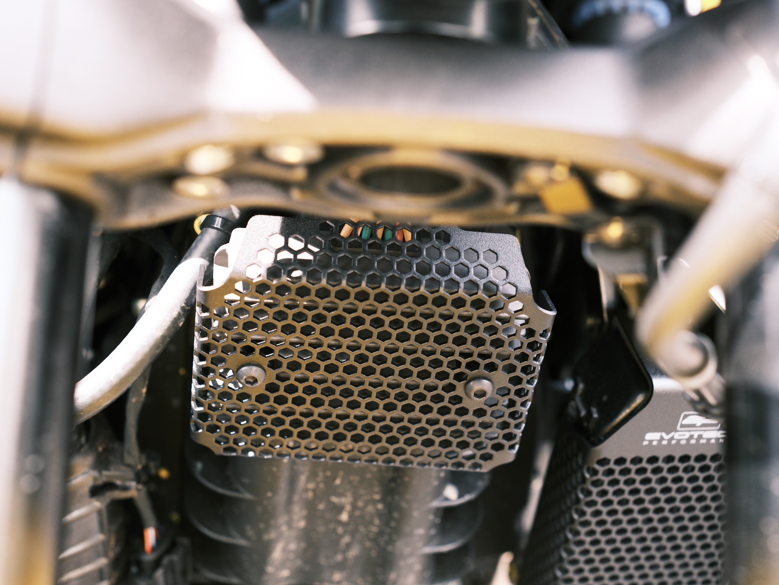 Che sạc Evotech cho Ducati scrambler 800 2023
