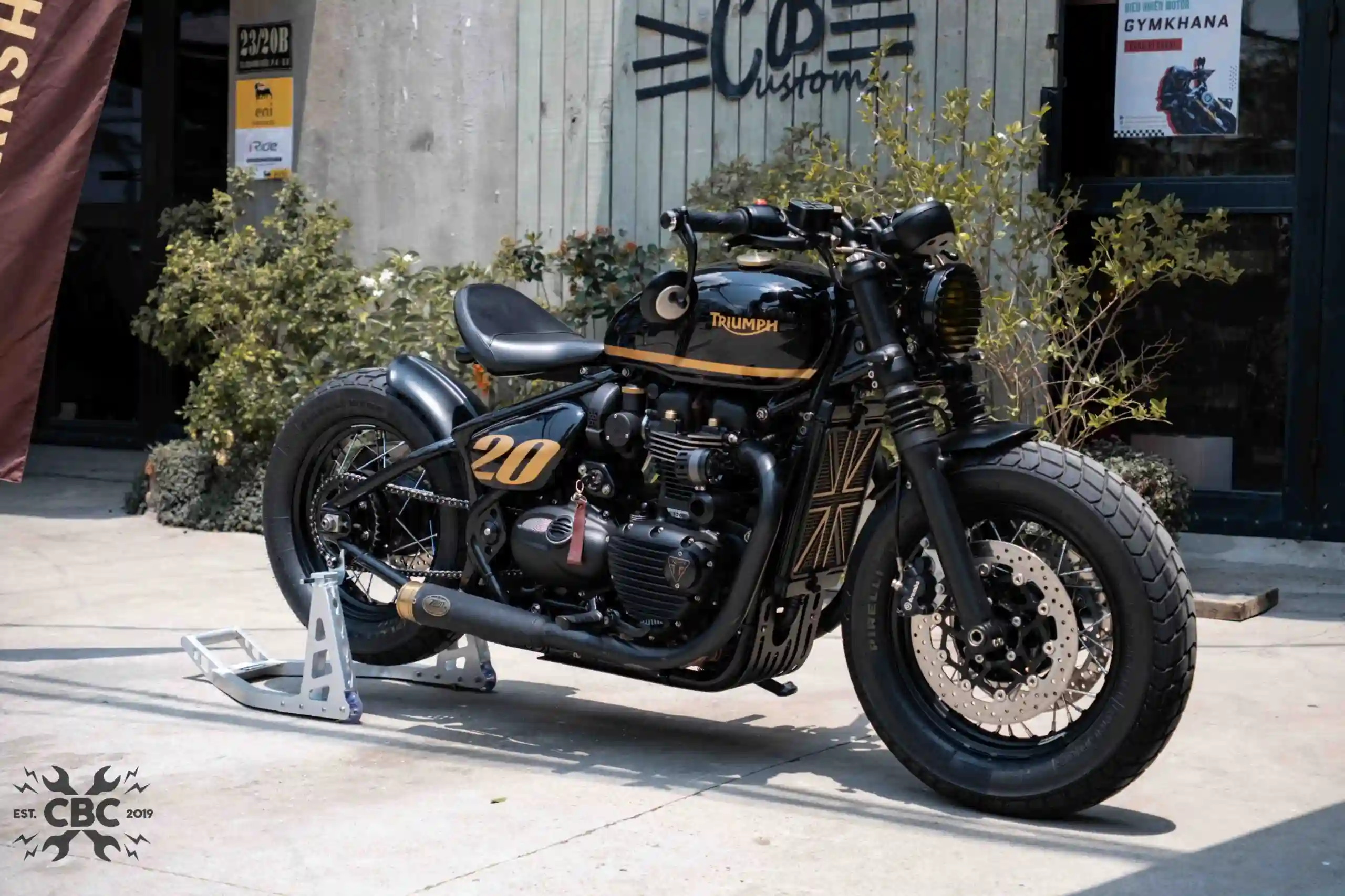 Triumph-bobber-gold-7681-scaled