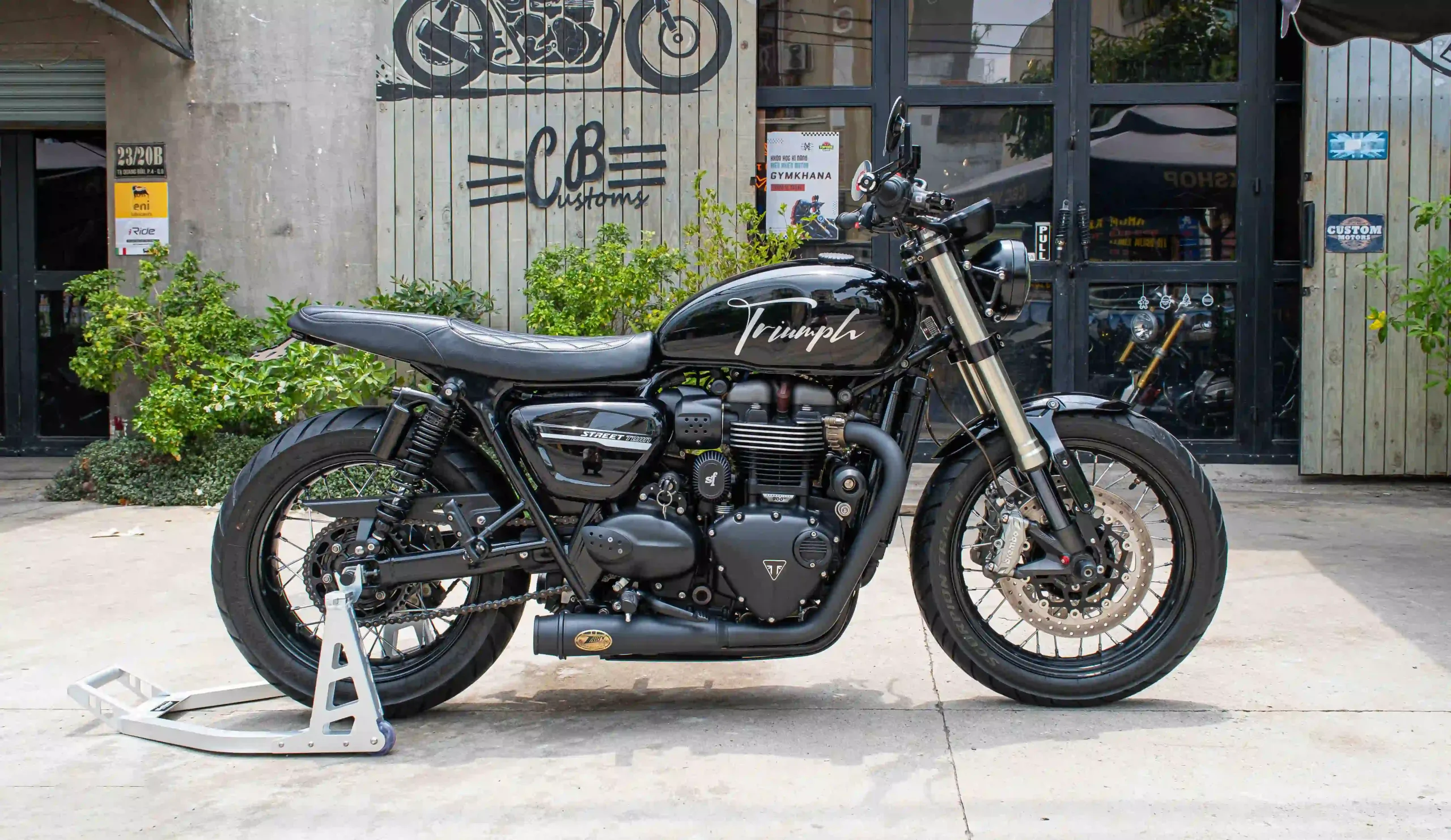 Triumph-street-twin-blk-0086-scaled